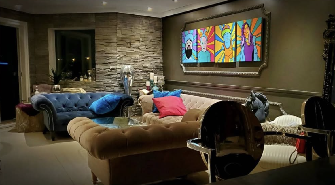 Happy Geeker Studio client 16 with their painting